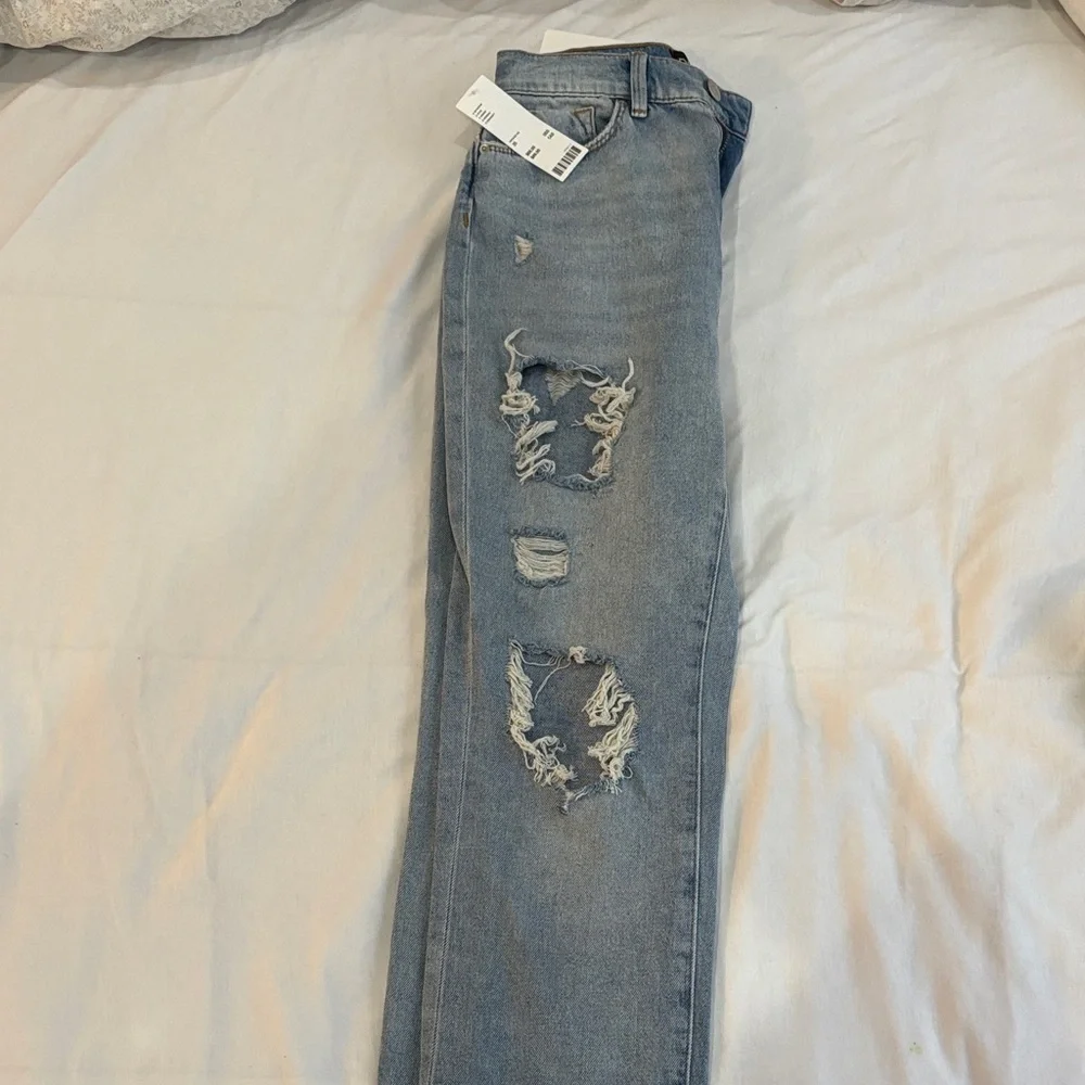 High Rise Distressed Mom Jeans - Picture 3 of 8